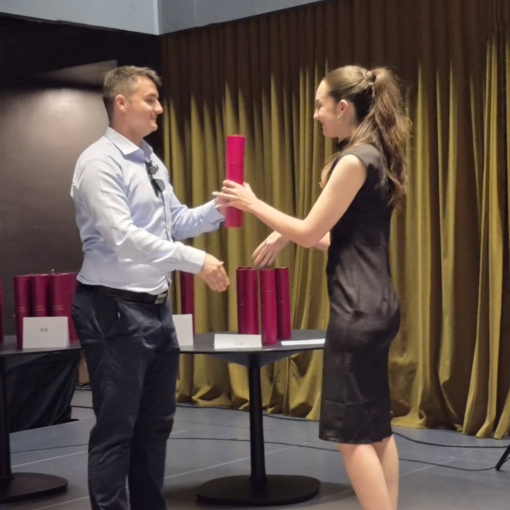 Maturantima šibenske gimnazije dodijeljene svjedodžbe i potvrde o položenoj maturi