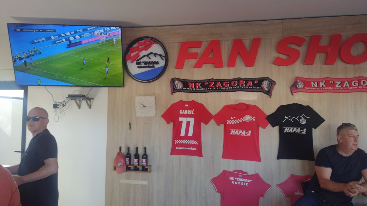 Druženje navijača Šibenika i Zagore u Unešiću uoči prijateljske utakmice