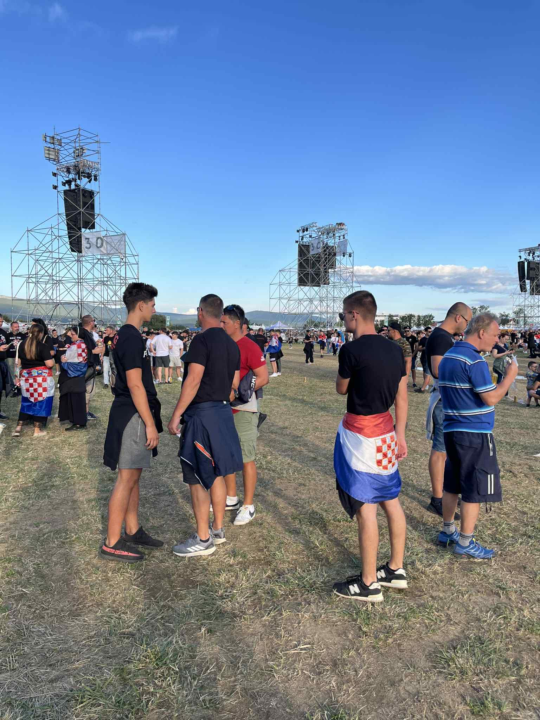 FOTO Thompsonovi obožavatelji preplavili Sinj, među njima i brojni Šibenčani