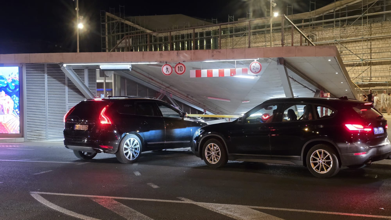 Kaos na Poljani: Ulaz u garažu svakodnevno blokira promet u središtu Šibenika