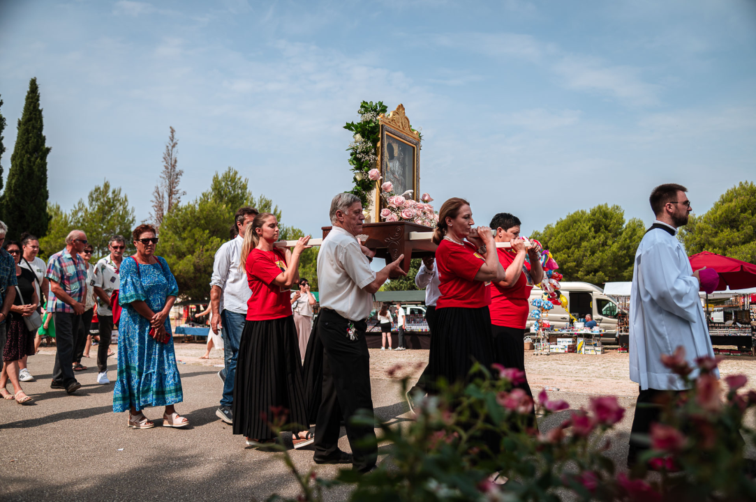 FOTO Blagdan Velike Gospe u Vrpolju: Brojni vjernici okupili su se jutros na svečanom misnom slavlju