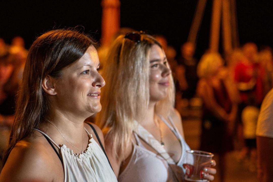 Skitnica i ostali hitovi odjekivali vodičkom rivom: Nezaboravna večer s Jasnom Zlokić