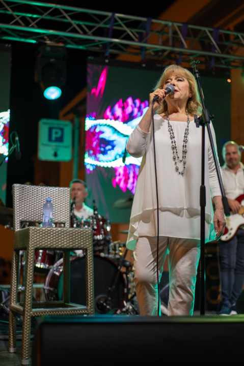 Skitnica i ostali hitovi odjekivali vodičkom rivom: Nezaboravna večer s Jasnom Zlokić