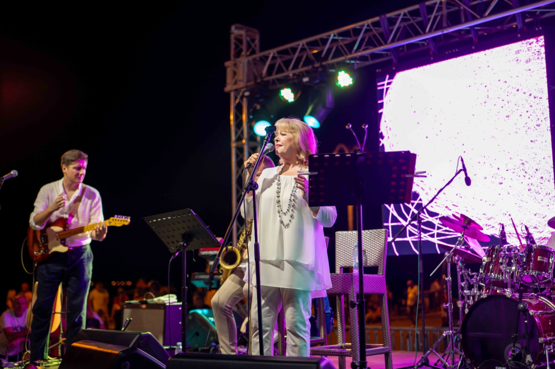 Skitnica i ostali hitovi odjekivali vodičkom rivom: Nezaboravna večer s Jasnom Zlokić