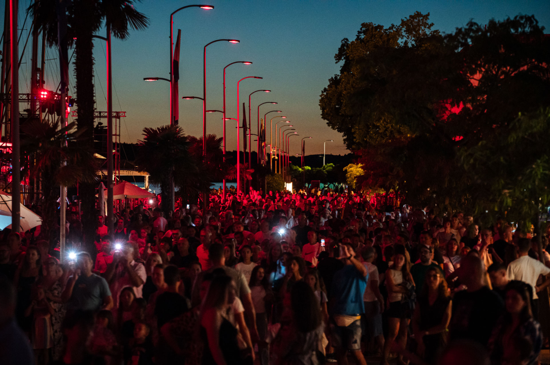 Šibenik impresivnim dron showom obilježio jubilarno izdanje manifestacije Light is life