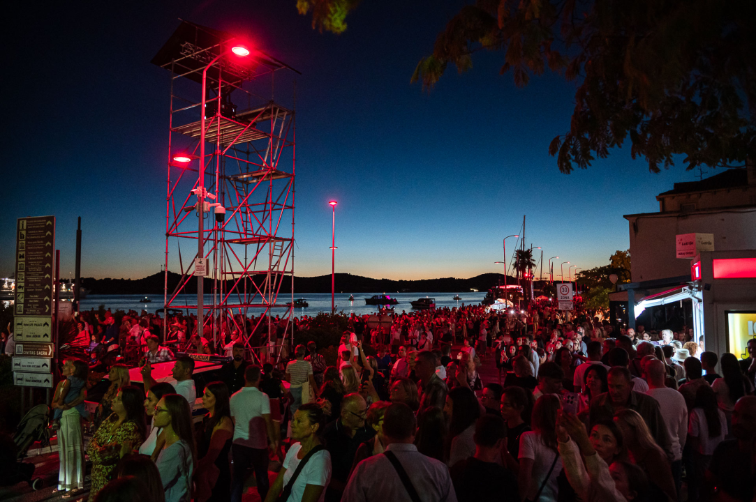 Šibenik impresivnim dron showom obilježio jubilarno izdanje manifestacije Light is life