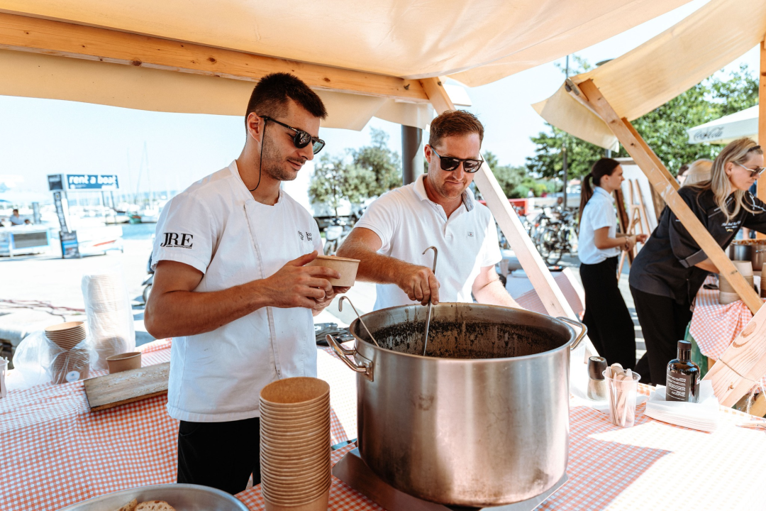 Autentični dalmatinski doživljaj: Taste like Marenda u Murteru okupila brojne mještane i goste 