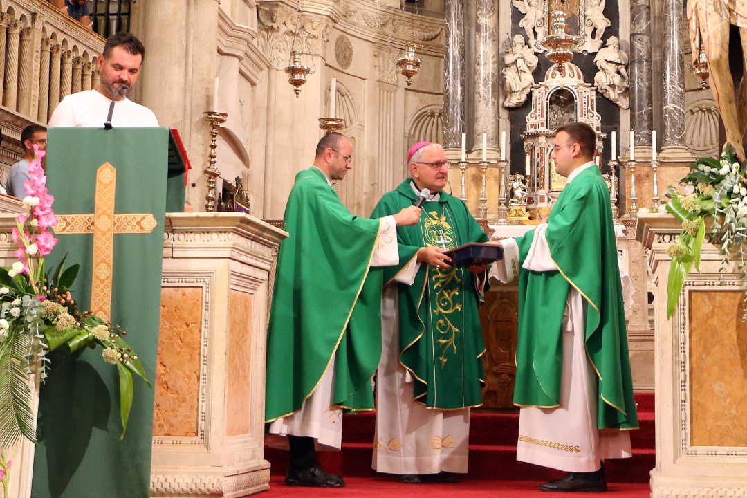 Na misnom slavlju u katedrali sv. Jakova podijeljeni kanonski mandati vjeroučiteljima i odgojiteljima u vjeri