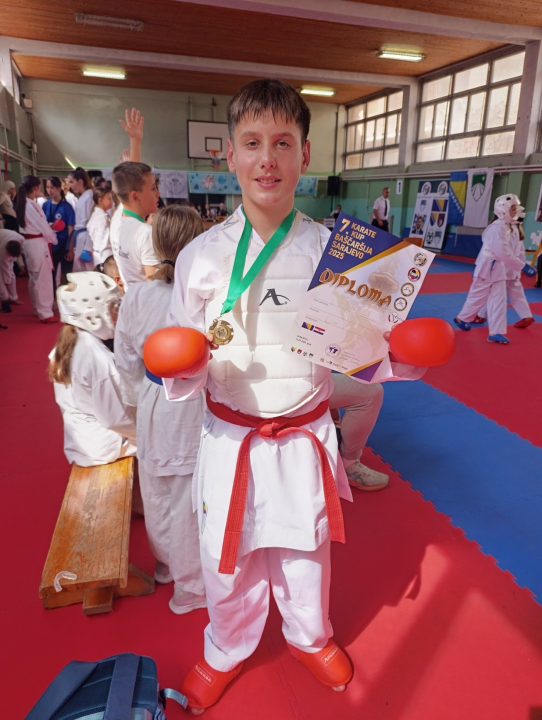 FOTO Članovi Karate kluba Šibenik 1066 uzeli 15 medalja na međunarodnom turniru u Sarajevu