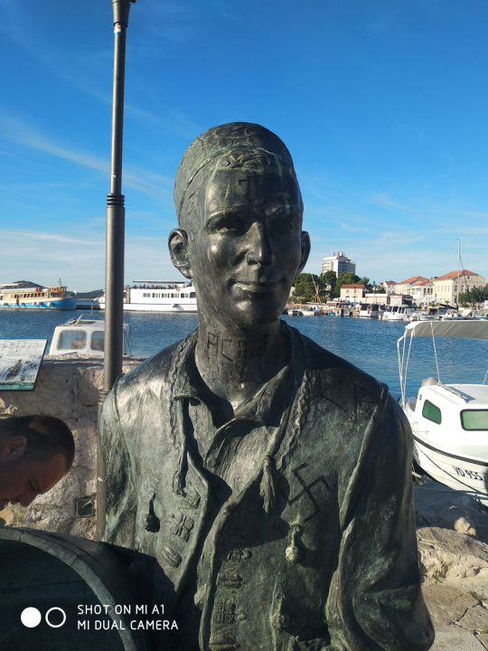 Sramotan čin vandalizma na spomeniku vodičkoj tradiciji