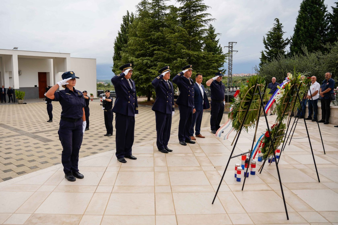 FOTO Povodom Dana policije i blagdana sv. Mihovila položeni vijenci na Kvanju