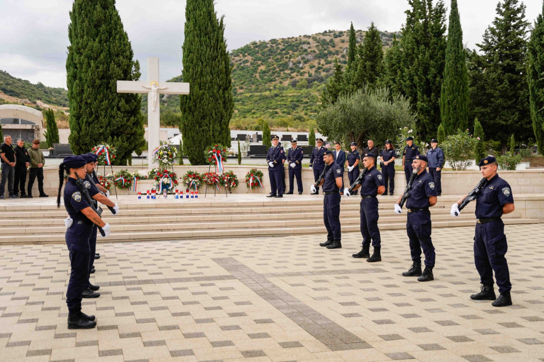 FOTO Povodom Dana policije i blagdana sv. Mihovila položeni vijenci na Kvanju