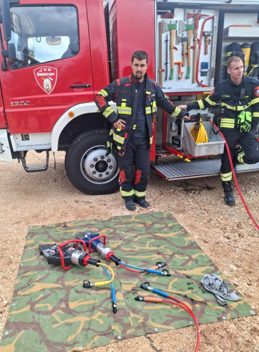 Članovi Vatrogasnih postrojbi iz županije usavršavali vještine spašavanja iz prometnih nesreća