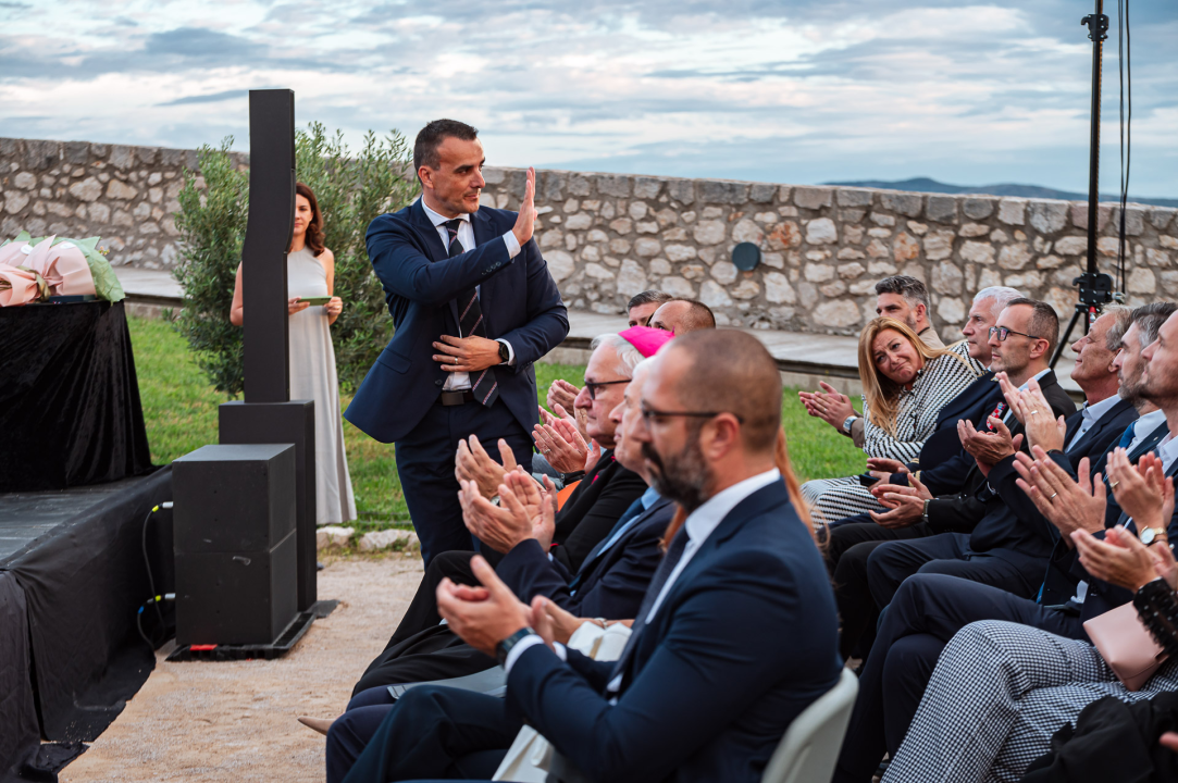 FOTO Franka Baranović Nagradu Grada Šibenika posvetila majci: 'Šibenik je utkan u moje gene i ovo je za mene posebna čast'