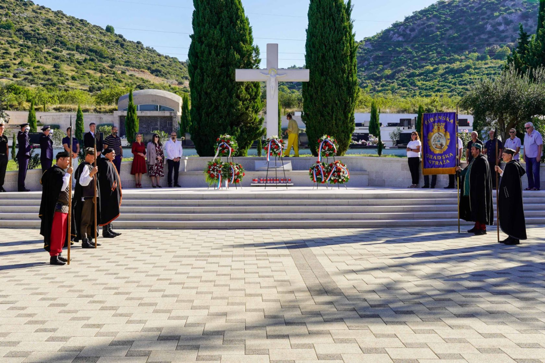 Povodom Dana Grada i blagdana sv. Mihovila na Kvanju položeni vijenci 