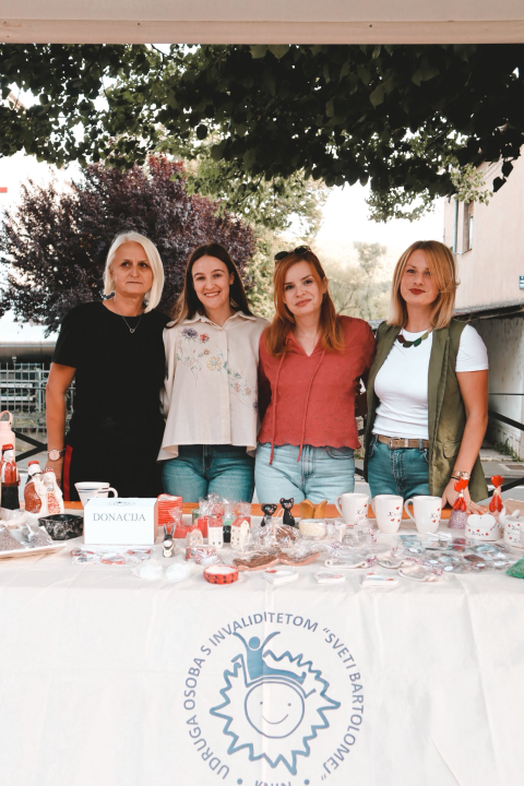 U Kninu održan prvi Festival starih zanata i Festival diplara