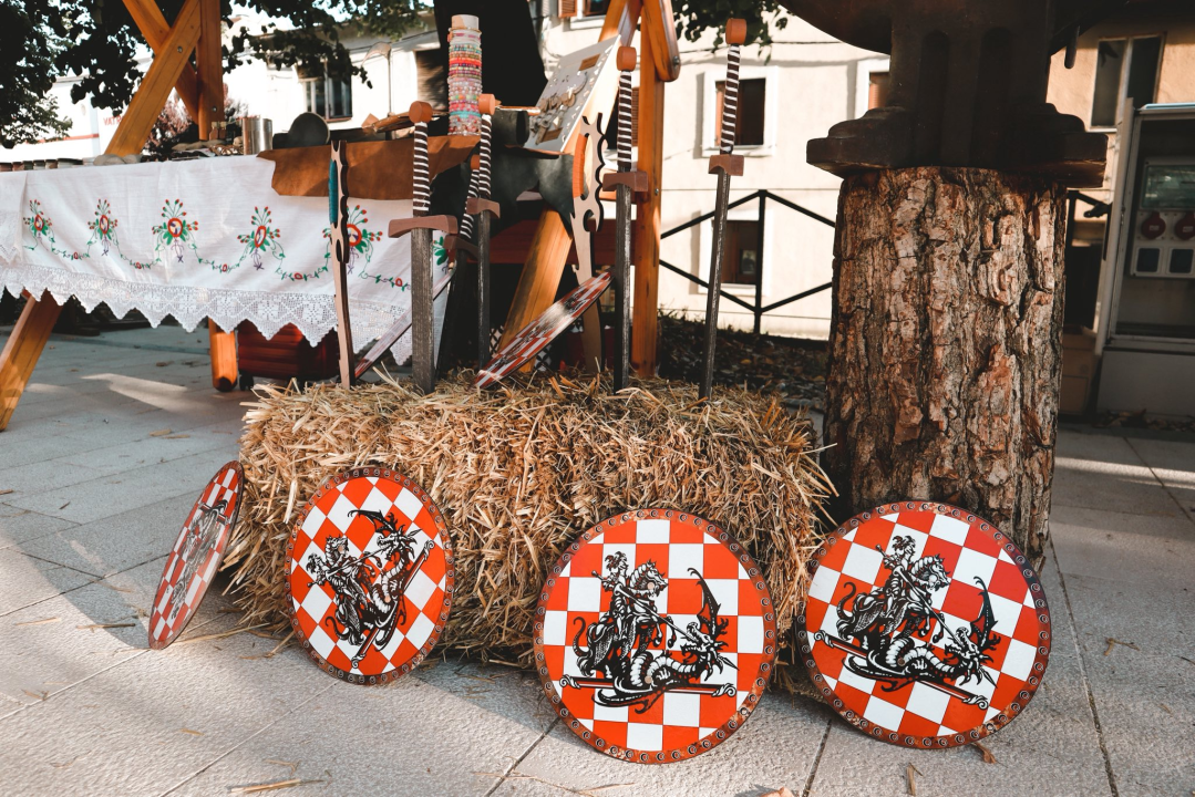U Kninu održan prvi Festival starih zanata i Festival diplara