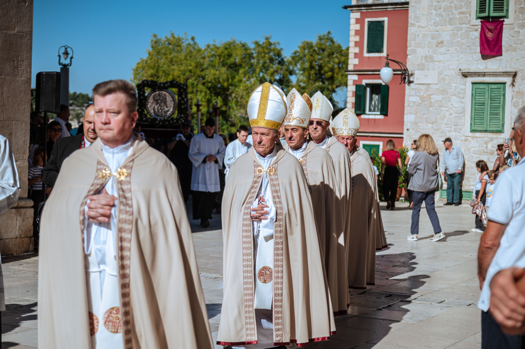 FOTO Održana svečana procesija i sveta misa u povodu blagdana sv. Mihovila