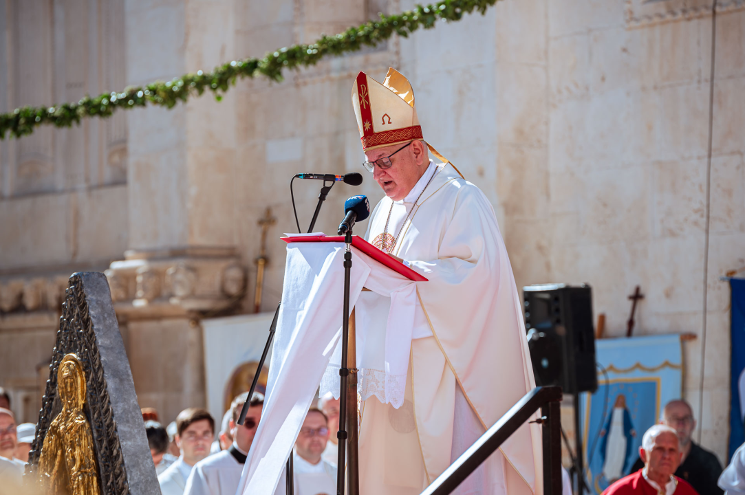 FOTO Održana svečana procesija i sveta misa u povodu blagdana sv. Mihovila