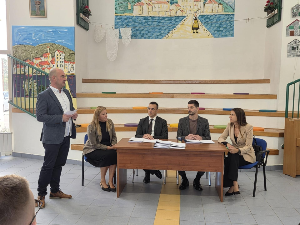 U Rogoznici potpisan ugovor za dogradnju školske dvorane