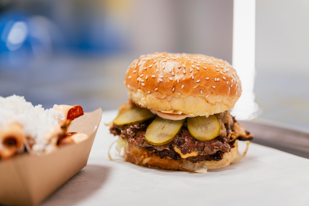 FOTO ŠIZZ je novi gastro 'hotspot' koji će osvojiti sve ljubitelje vrhunskih smash burgera!