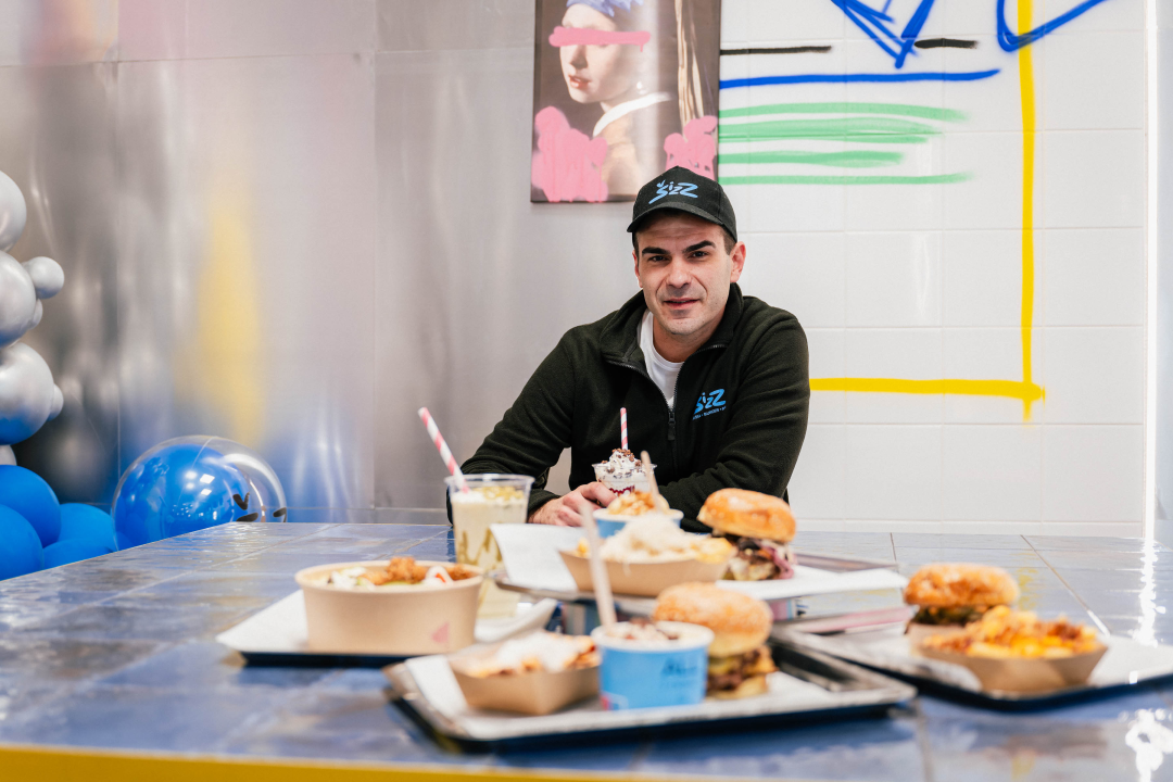 FOTO ŠIZZ je novi gastro 'hotspot' koji će osvojiti sve ljubitelje vrhunskih smash burgera!