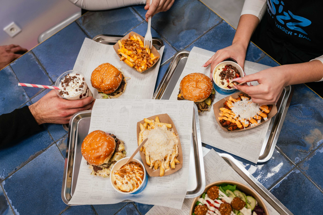 FOTO ŠIZZ je novi gastro 'hotspot' koji će osvojiti sve ljubitelje vrhunskih smash burgera!