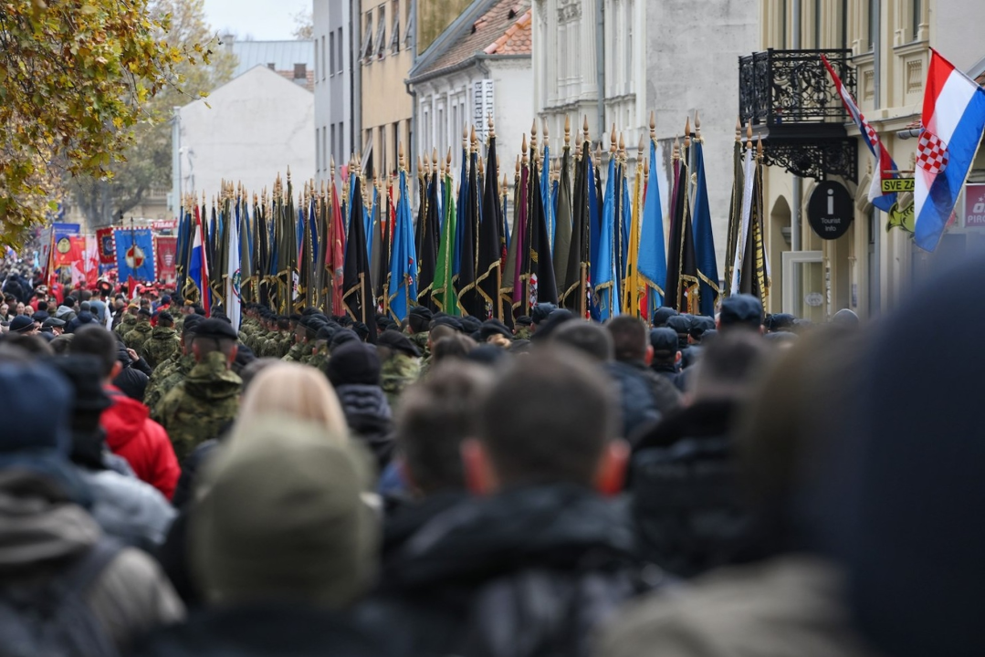 Nenad Tisaj odao počast vukovarskim žrtvama u Koloni sjećanja
