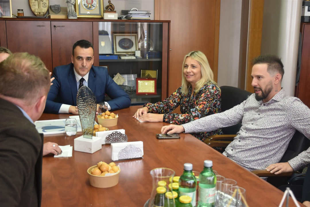 Dobitnicima hrvatske turističke nagrade uručeni prigodni pokloni