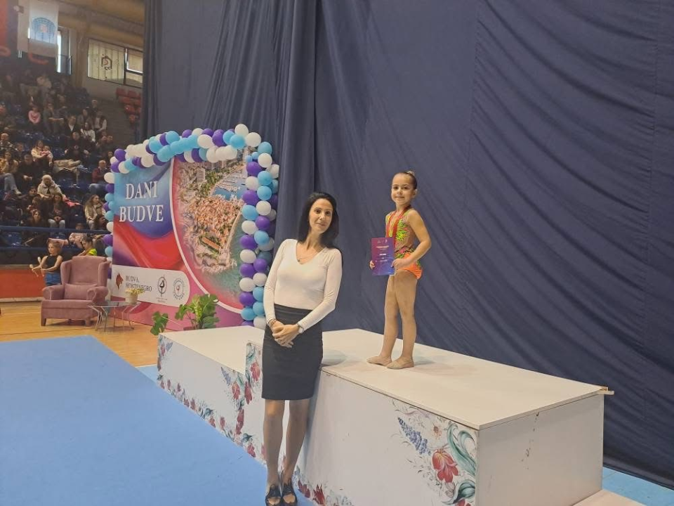 Mlade šibenske gimnastičarke izvrsne na natjecanju u Crnoj Gori