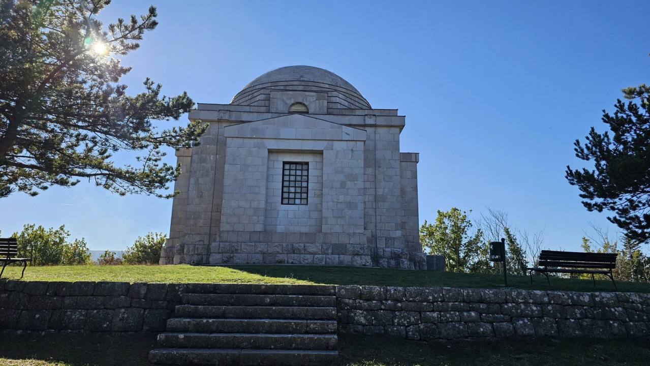 Mauzolej u Otavicama spomenik je jednom vremenu, rodnom kraju i zavjetu