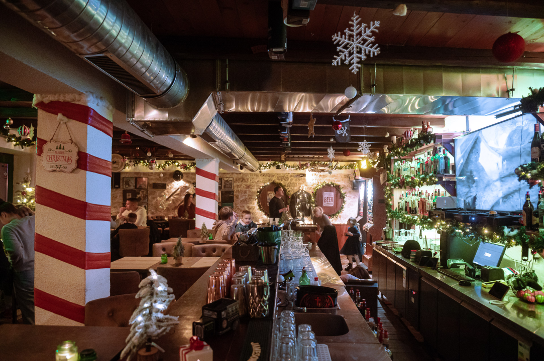 FOTO Doživite tribunjsku blagdansku čaroliju: Stray Cat donosi božićni ugođaj uz tople napitke i domaće delicije! 