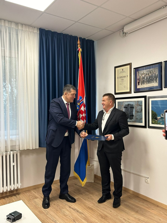 Udruga 'Latinsko idro' iz Murtera potpisala ugovor o suradnji sa Sveučilištem u Splitu