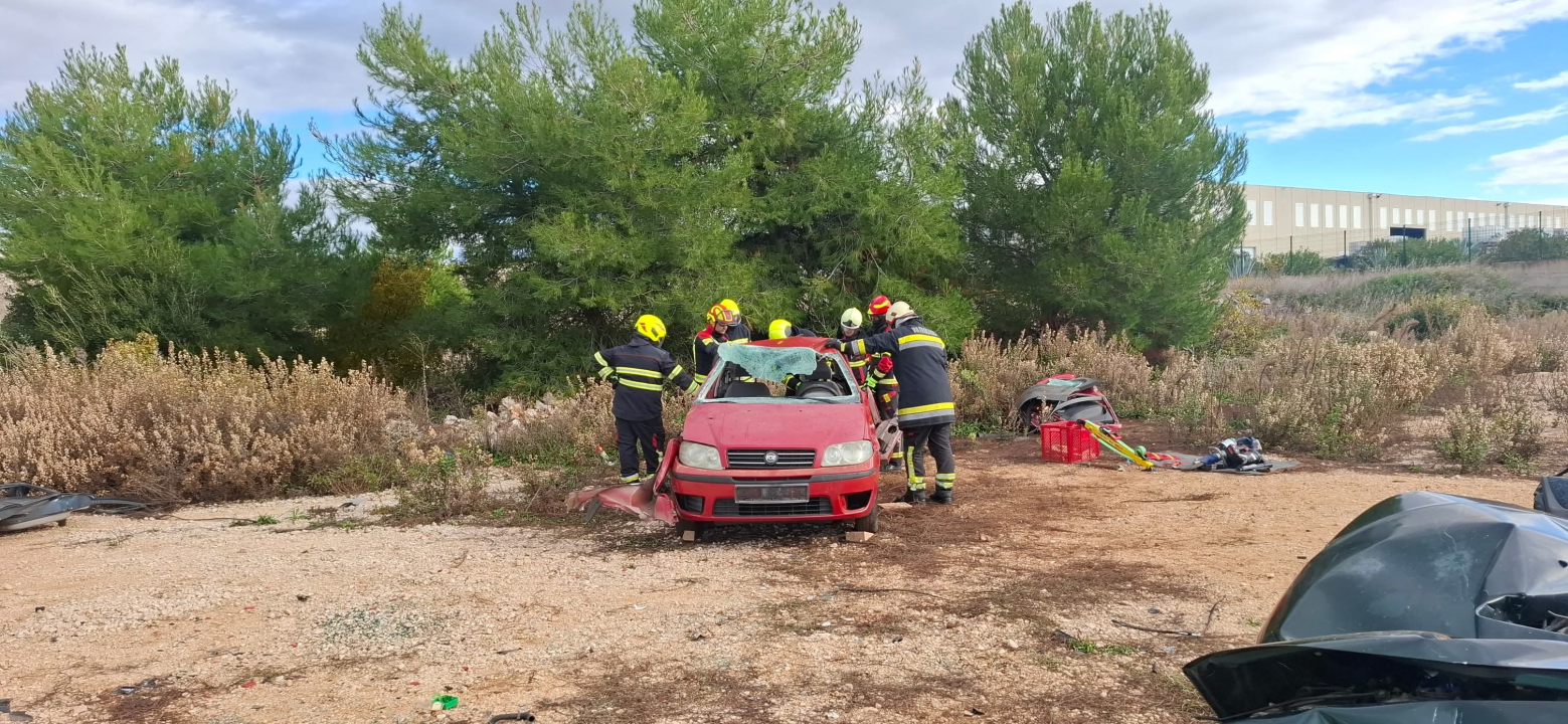 Pirovački vatrogasci spremni za nove izazove, završena edukacija za spasilačke alate
