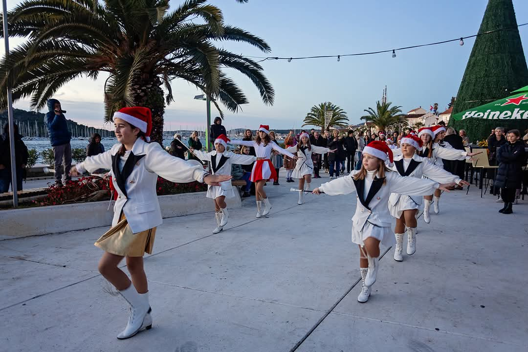 Samo jedna godina iza njih, a Primoštenske mažoretkinje već osvajaju medalje i pozornice
