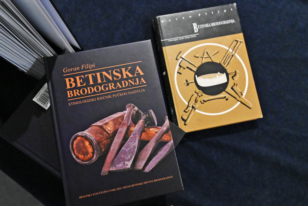 U betinskom Muzeju predstavljeno novo izdanje knjige 'Betinska brodogradnja – etimologijski rječnik pučkog nazivlja'