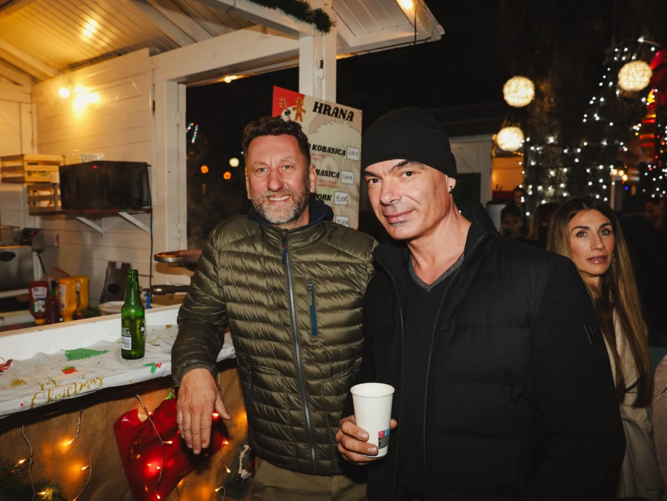 Advent u Vodicama sinoć uz pjesmu i dobru energiju Fenixa: Večeras stiže Vojko V