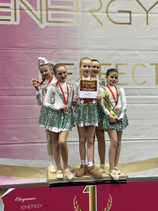 FOTO Šibenskim mažoretkinjama sedam medalja na 'Christmas Openu' u Budimpešti