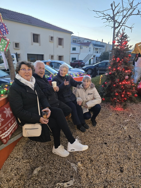 Humanitarni advent u Jezerima okupio mještane i posjetitelje