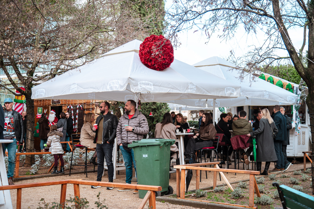 Badnjak u Šibeniku i ove godine uz savršeni soundtrack: Fenixi zapalili park