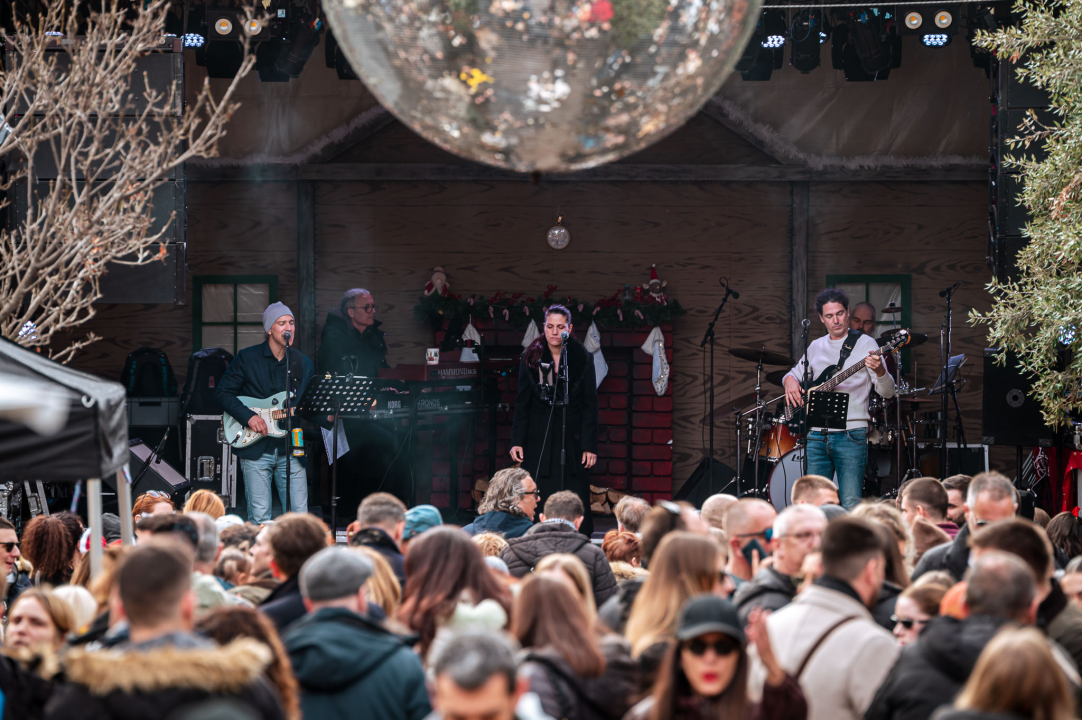 Badnjak u Šibeniku i ove godine uz savršeni soundtrack: Fenixi zapalili park