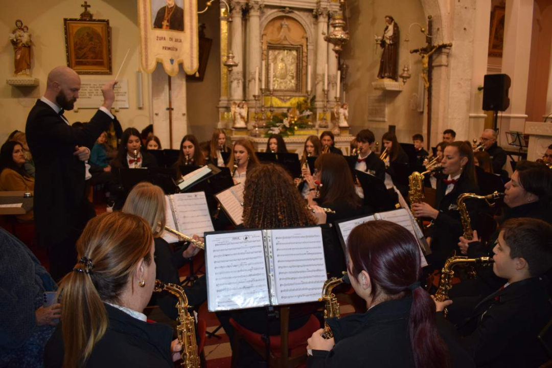 Koncert Puhačkog orkestra Primošten oduševio publiku