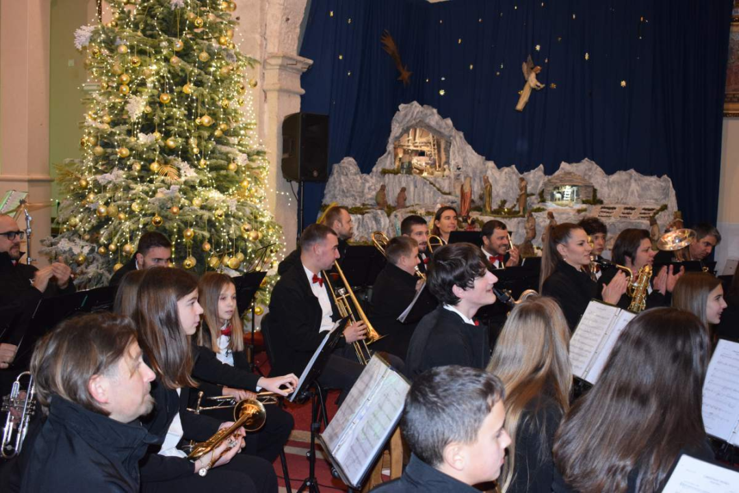 Koncert Puhačkog orkestra Primošten oduševio publiku