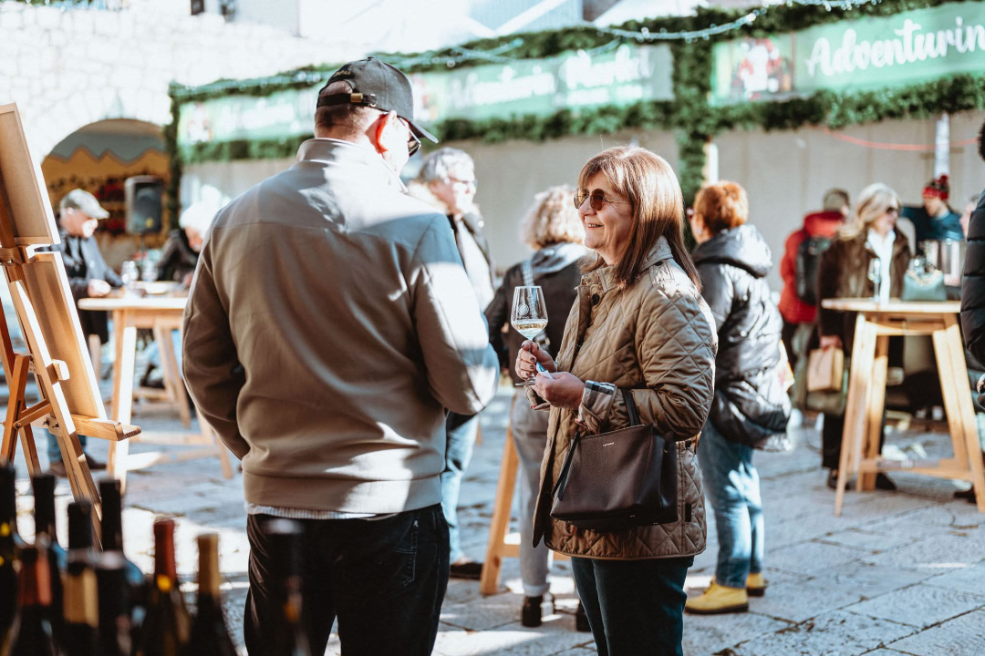 Vina, okusi i tradicija: Manifestacija Vino Dalmacije okupila dalmatinske vinare u Šibeniku