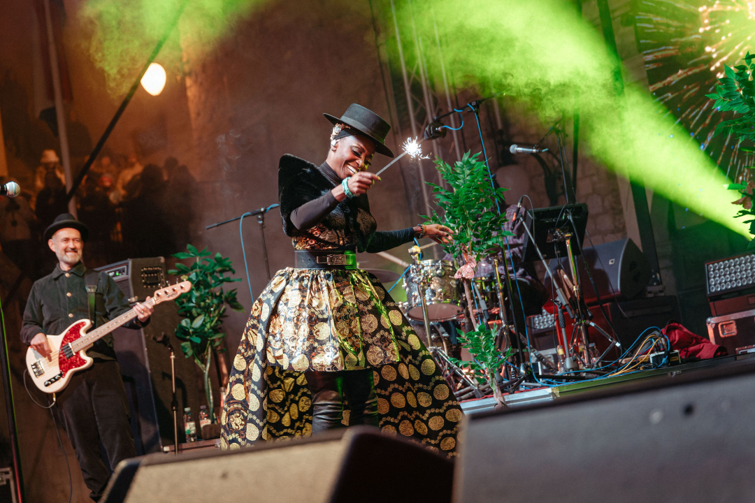 FOTO Šibenčani i gosti guštali u najluđoj noći na nekoliko lokacija, nije ih omela ni hladnoća