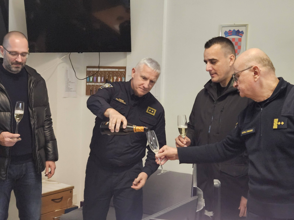 FOTO Rakić i Mileta posjetili hitne i dežurne službe koje su i noćas imale puno posla