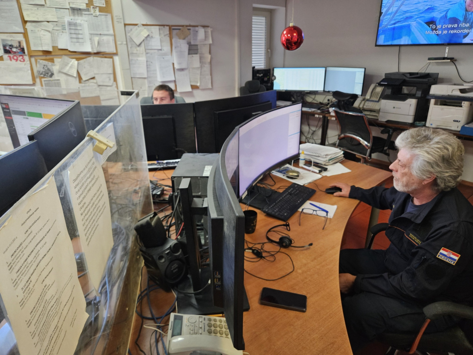 FOTO Rakić i Mileta posjetili hitne i dežurne službe koje su i noćas imale puno posla