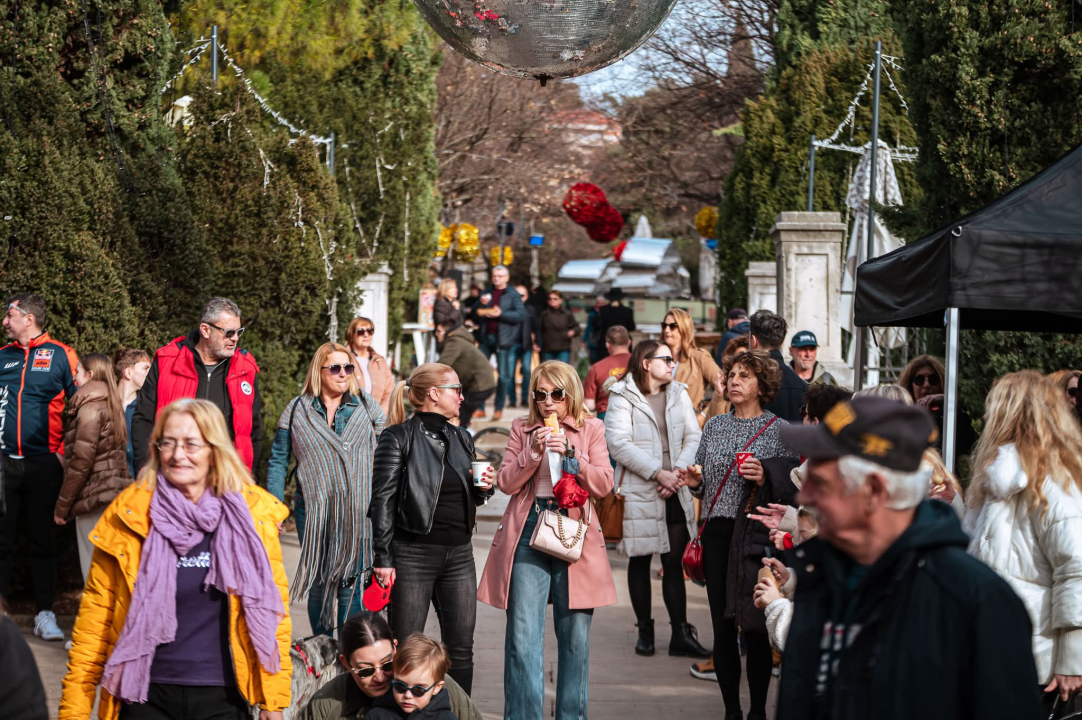 Šibenčani uživaju u zadnjem danu Adventure: Dnevno druženje uz Pojačaj radio, a večeras veliko finale s Cubismom