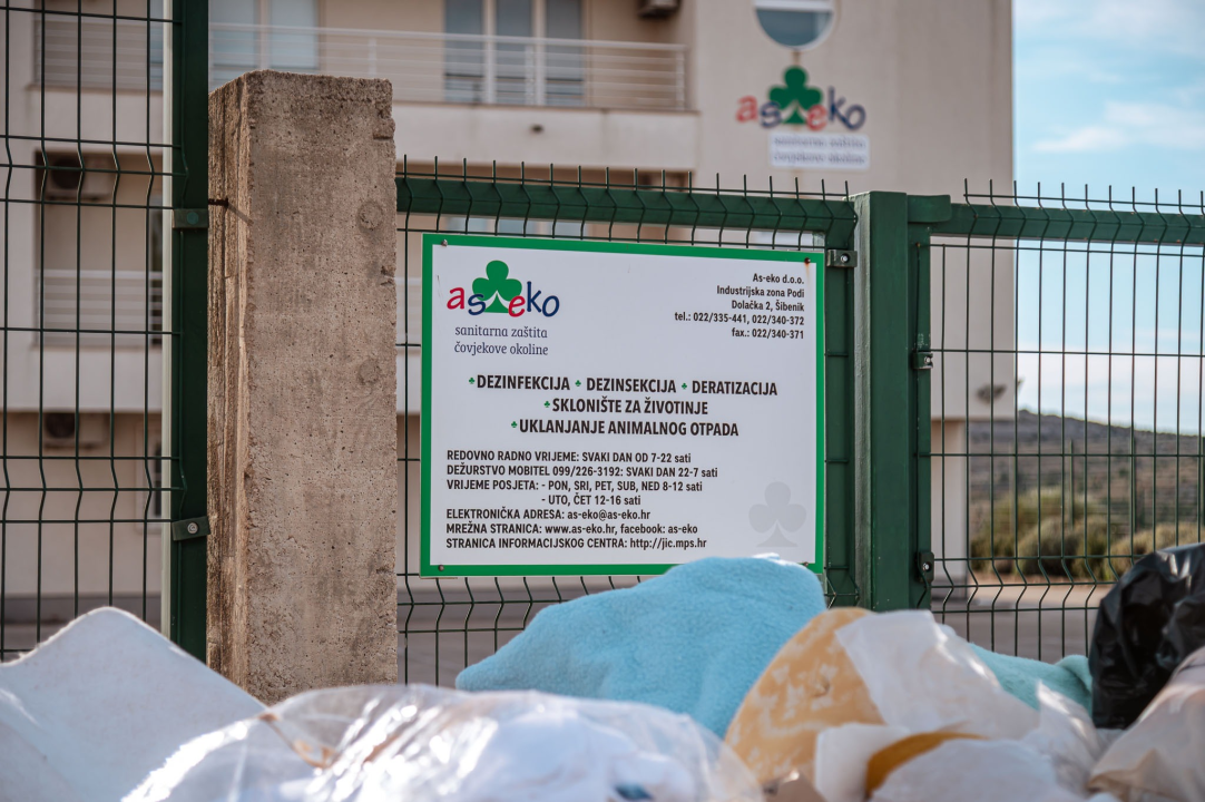 FOTO AS Eko ne želi primiti prikupljenu hranu i deke za pse: 'Idemo u Knin i Zadar ali trebaju nam auti ili kombi'