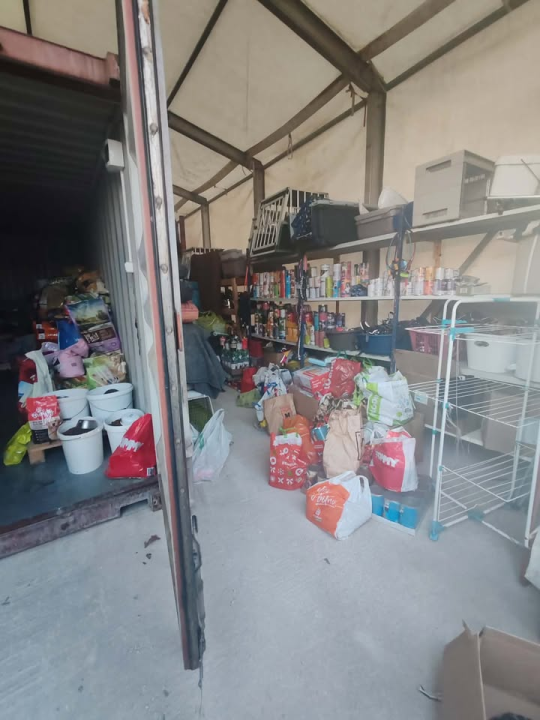 FOTO Kad je već neće u šibenskom AS Eku…Hrana za pse stigla u kninski i zadarski azil